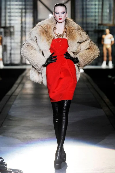 Look 15